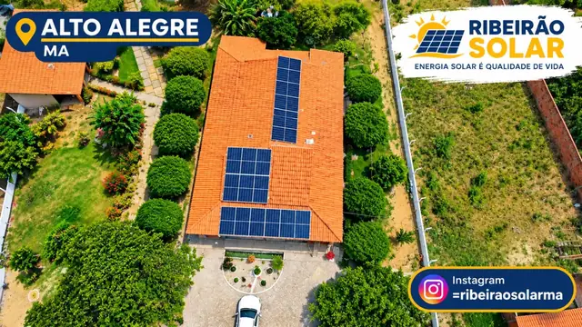 Vista aérea de instalação solar em Alto Alegre, Maranhão